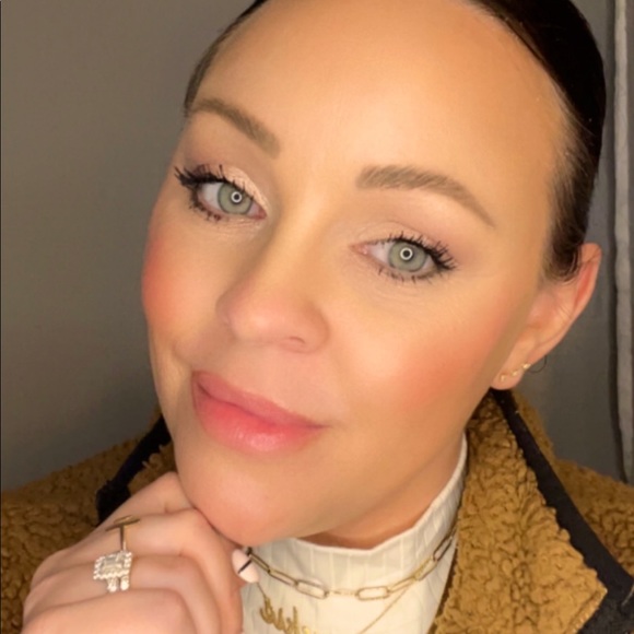 Meet your Posher, Jackie Sax - Picture 3 of 6